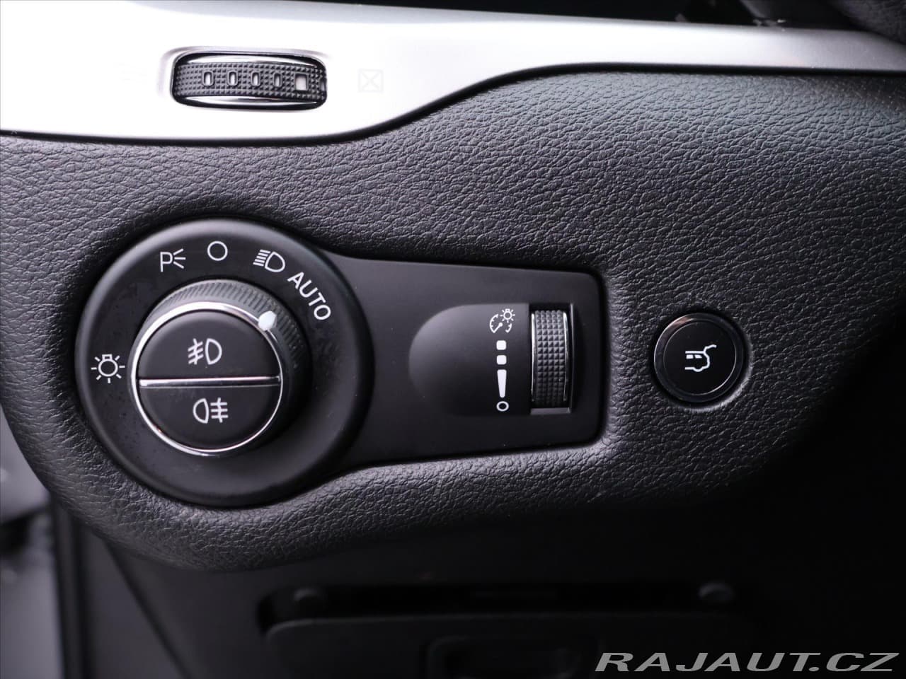 2017 Jeep Cherokee - 17