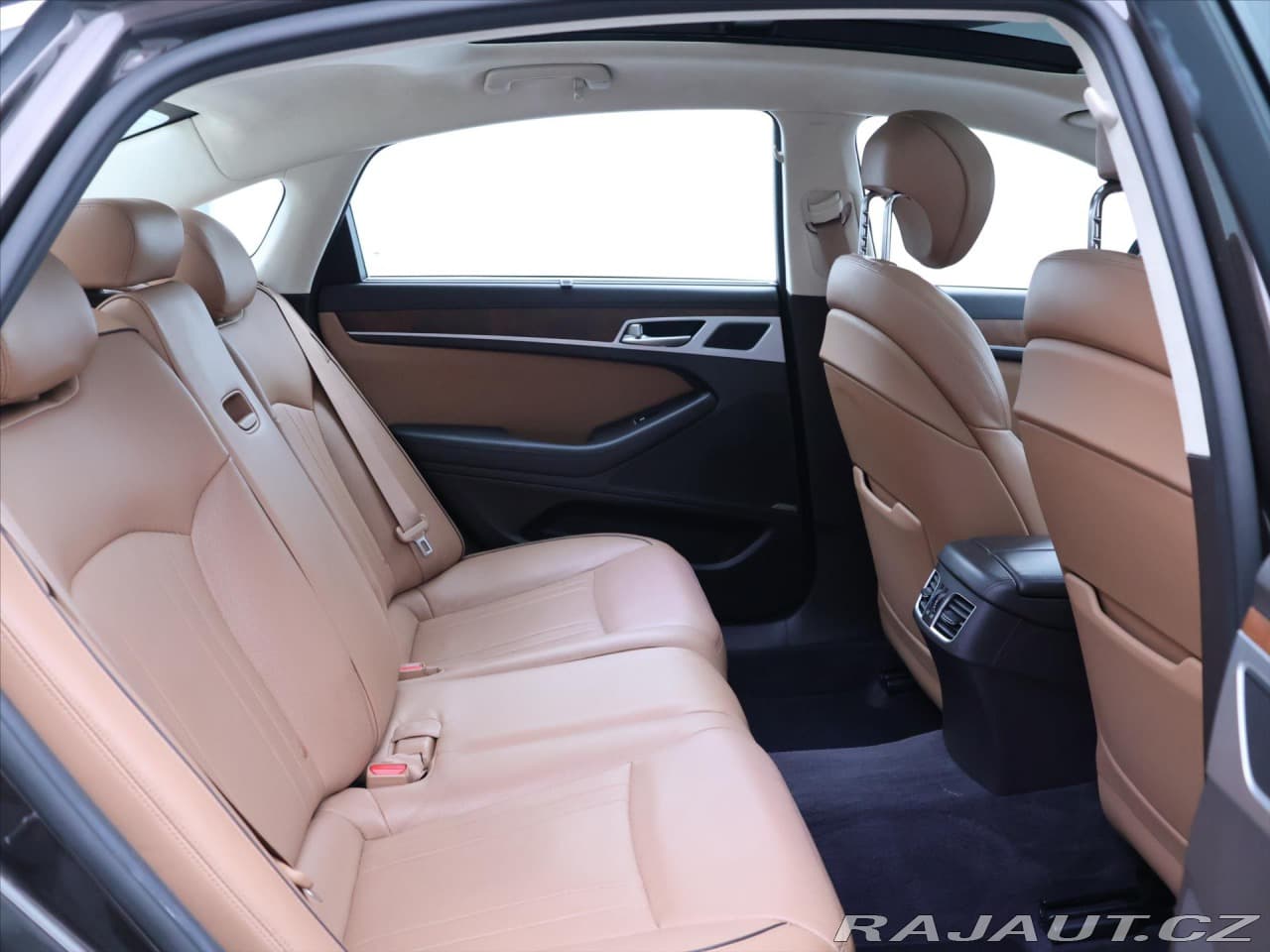 2017 Hyundai Genesis - 16