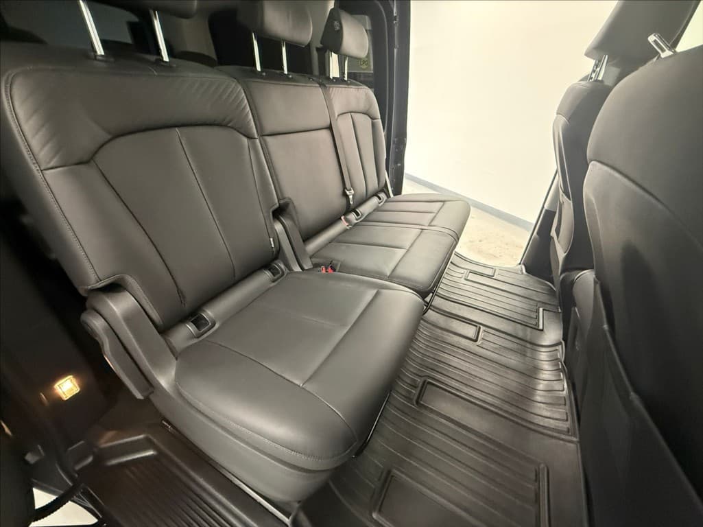 2024 Hyundai Staria - 10