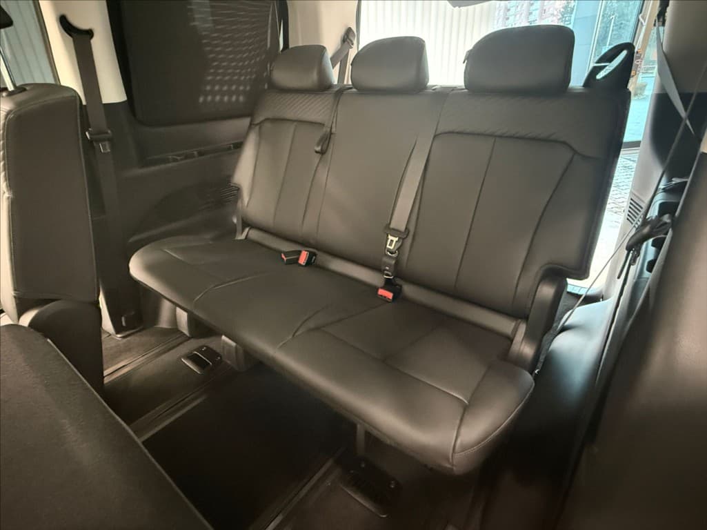 2024 Hyundai Staria - 15