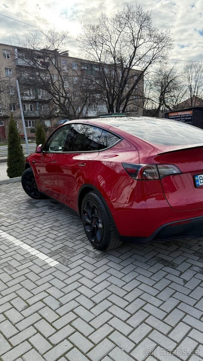 2023 Tesla Model Y - 7
