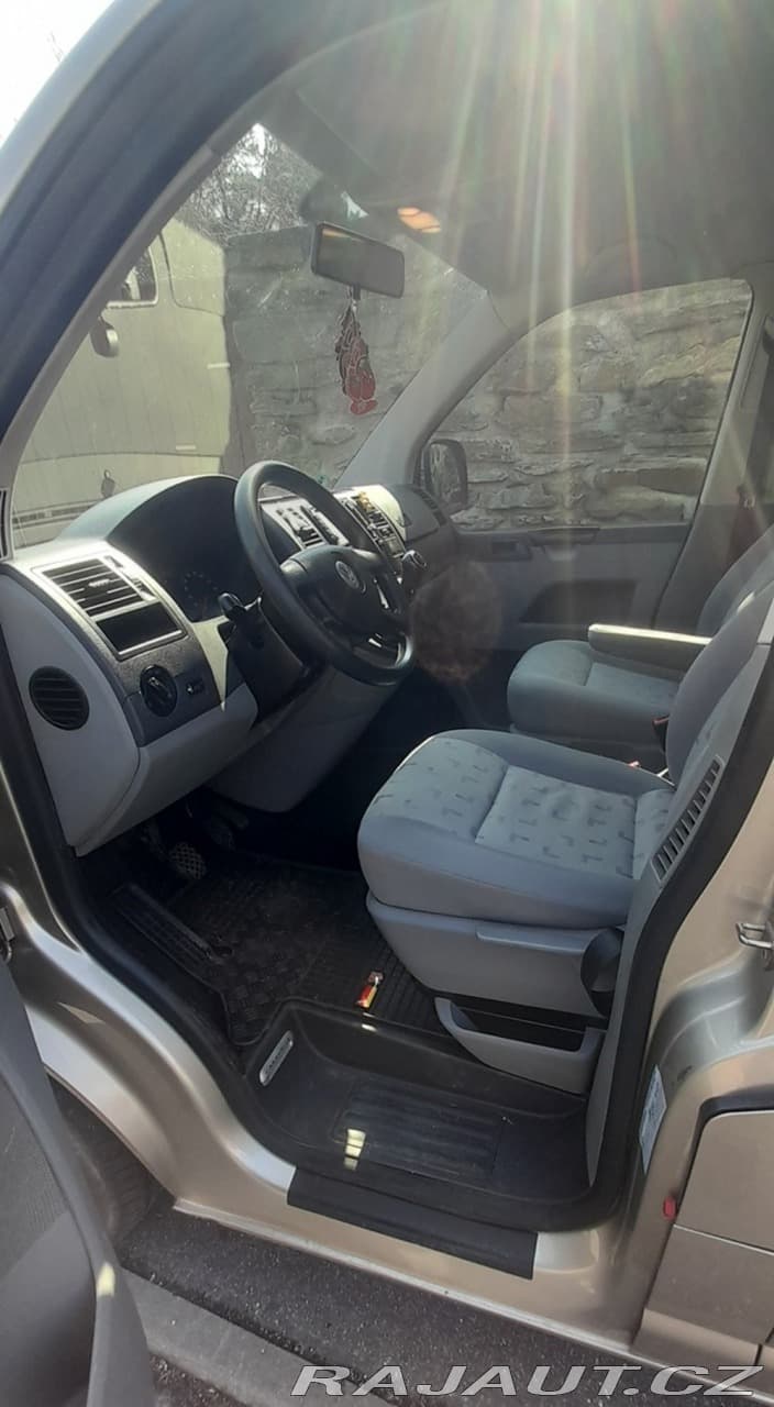 2008 Volkswagen Caravelle - 11