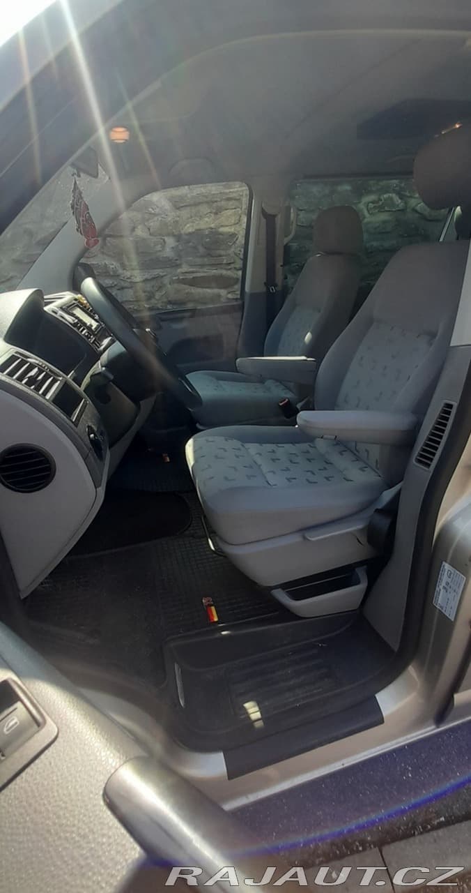 2008 Volkswagen Caravelle - 12