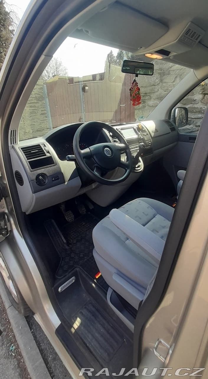 2008 Volkswagen Caravelle - 13