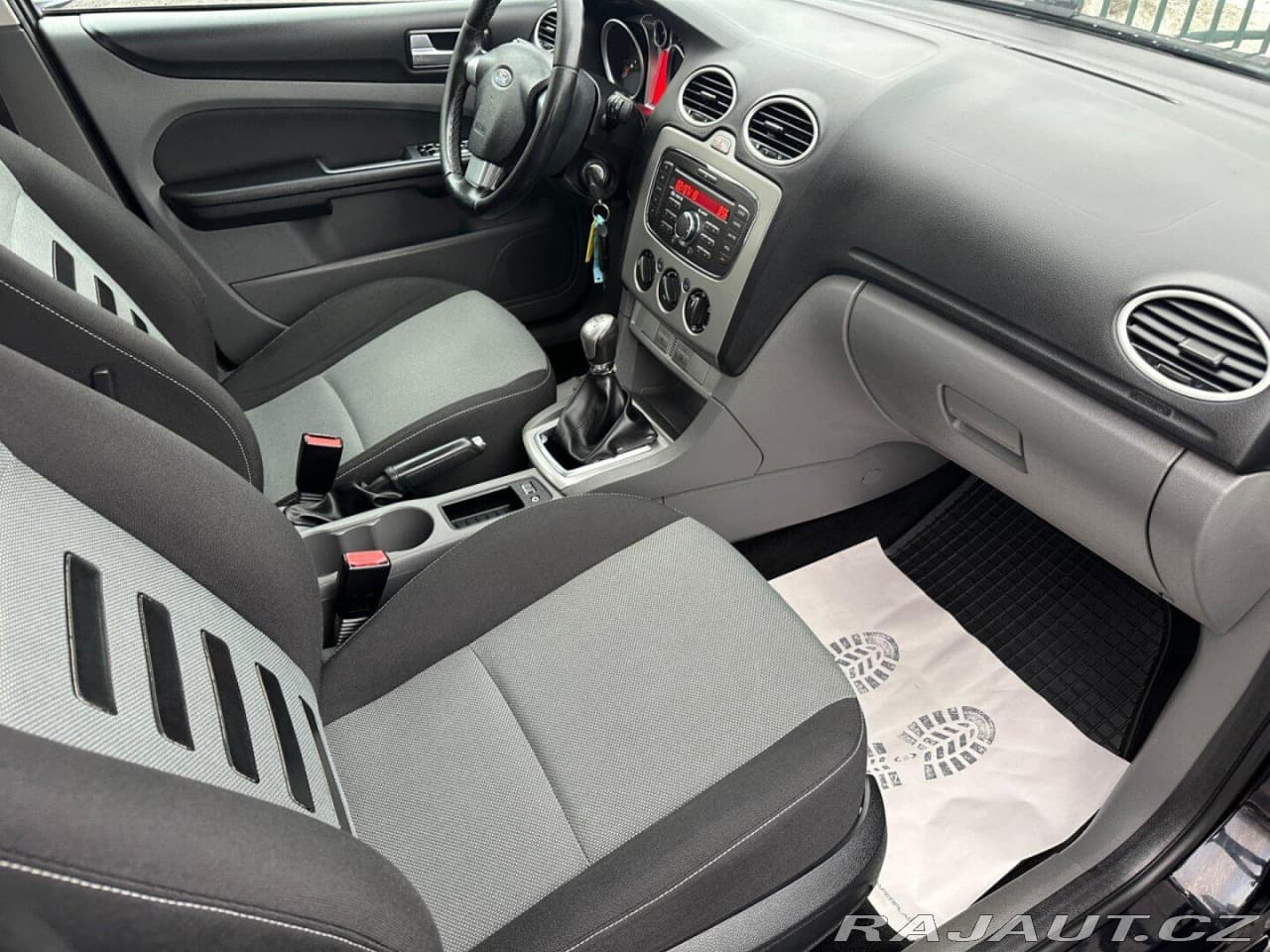 2010 Ford Focus - 12