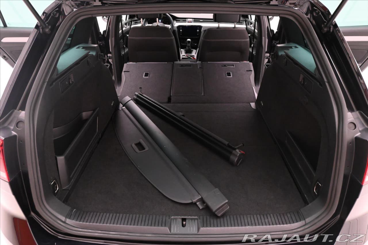 2022 Volkswagen Passat - 11