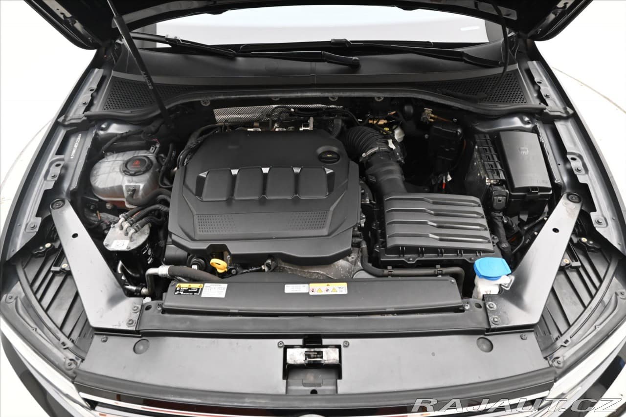 2022 Volkswagen Passat - 9