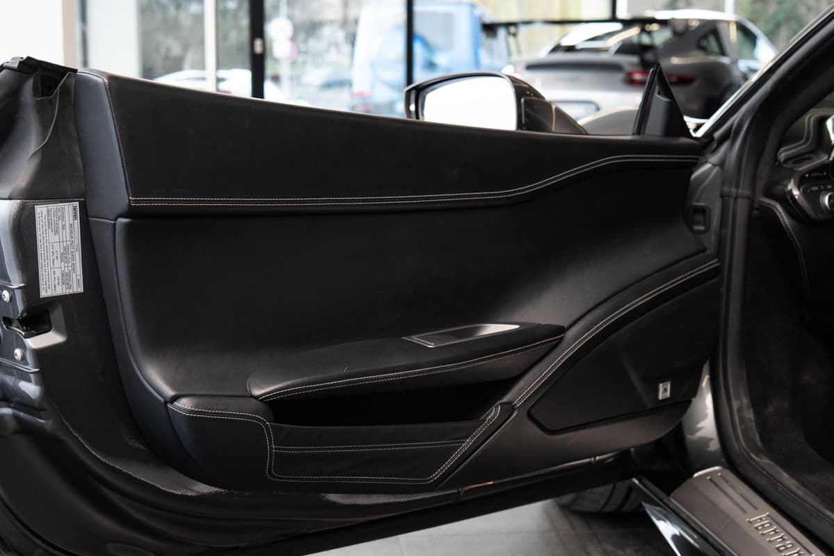 2011 Ferrari 458 - 6