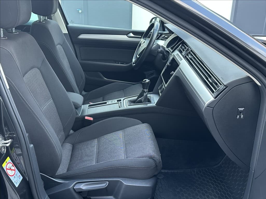 2018 Volkswagen Passat - 15