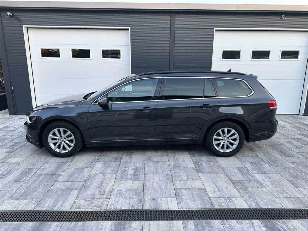 2018 Volkswagen Passat - 9