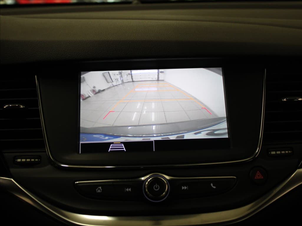 2020 Opel Astra - 10