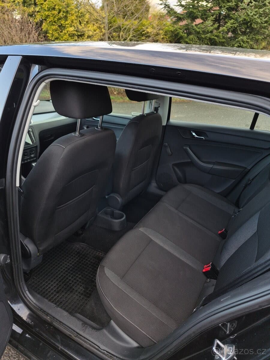 2014 Škoda Rapid - 14