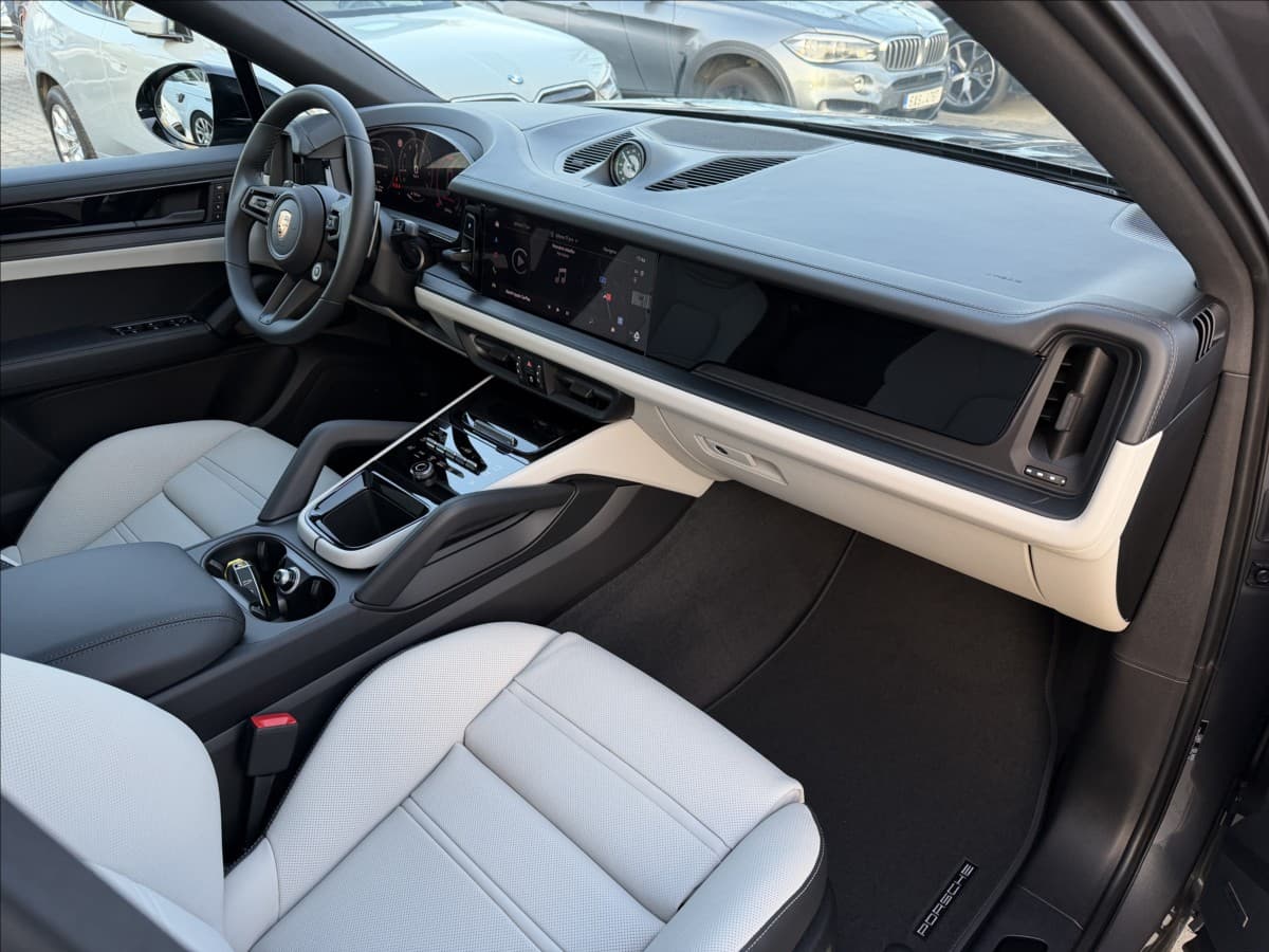 2026 Porsche Cayenne - 10