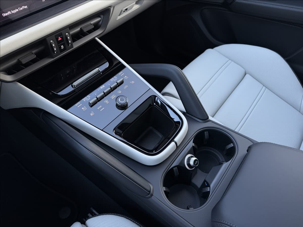 2026 Porsche Cayenne - 18