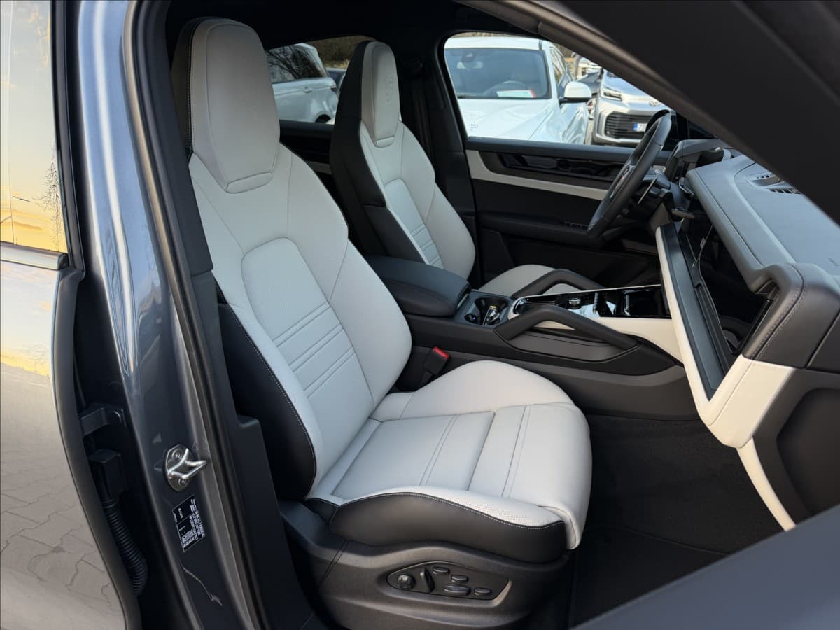 2026 Porsche Cayenne - 9