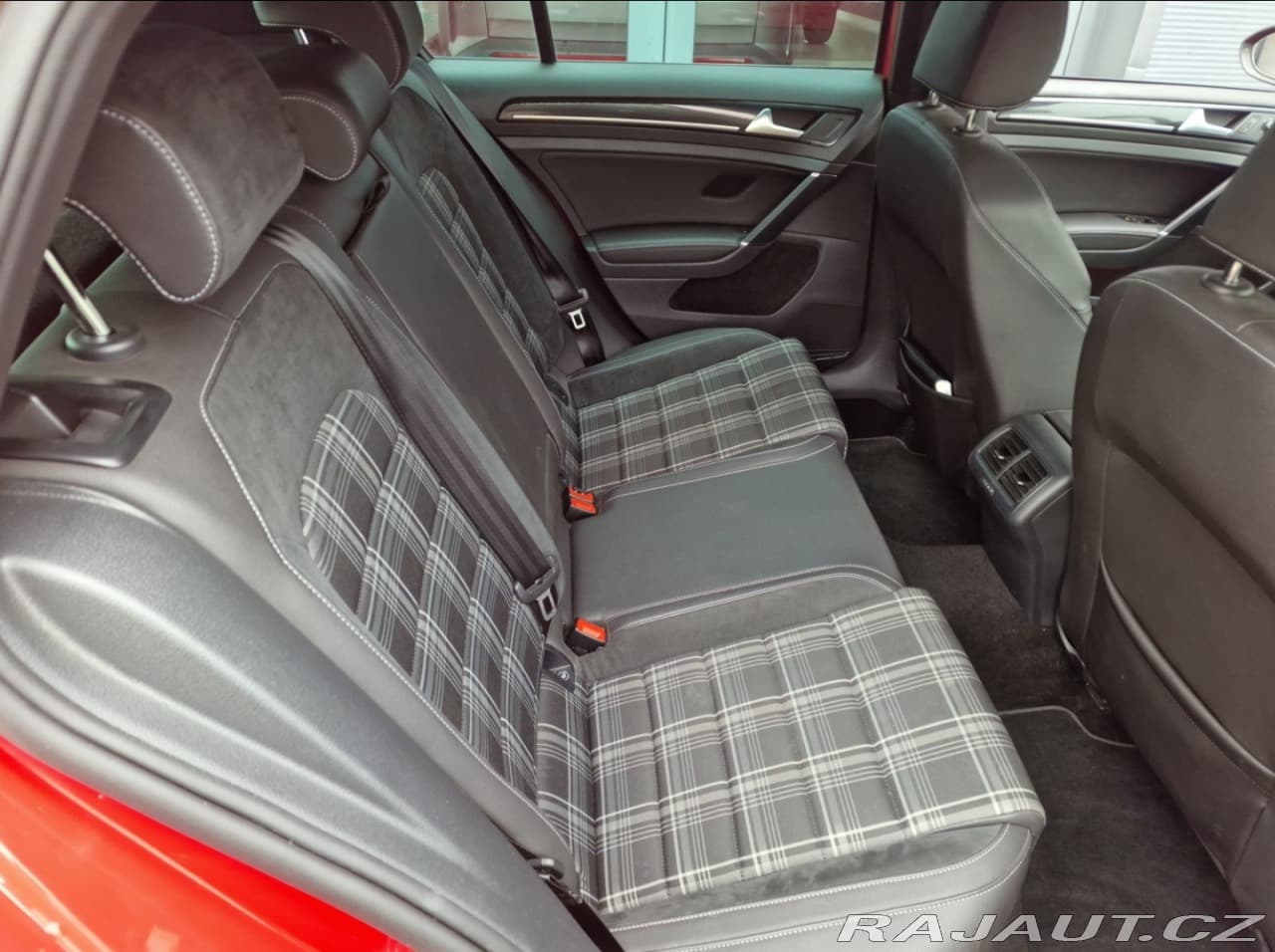 2014 Volkswagen Golf - 19