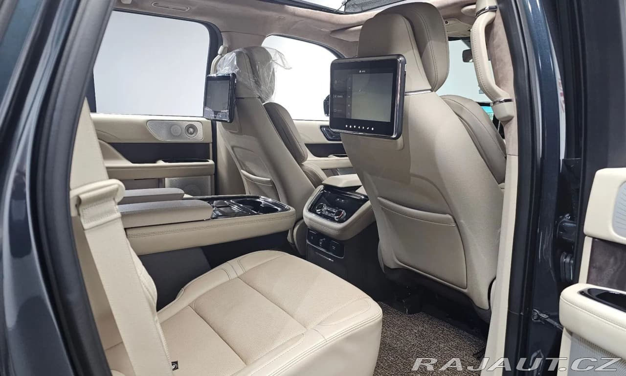 2021 Lincoln Navigator - 11