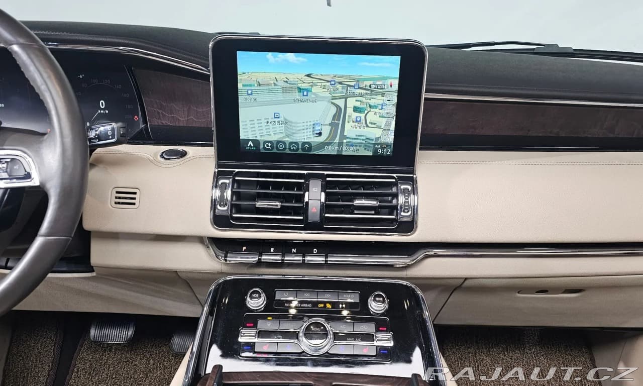 2021 Lincoln Navigator - 13