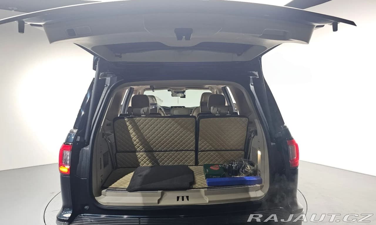 2021 Lincoln Navigator - 18