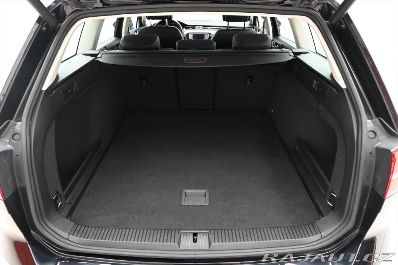 2017 Volkswagen Passat - 10