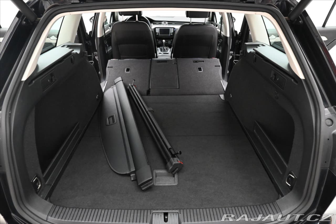 2017 Volkswagen Passat - 11