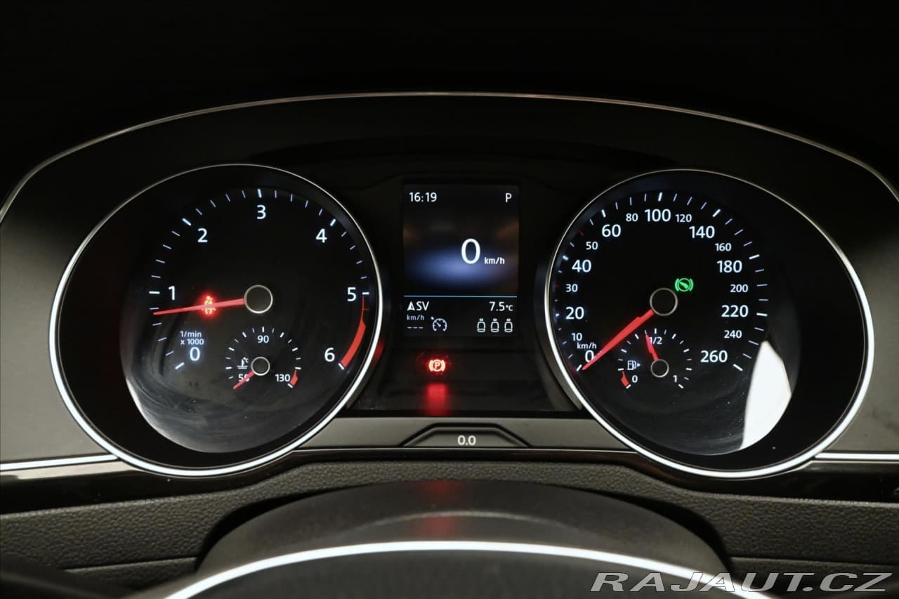 2017 Volkswagen Passat - 16