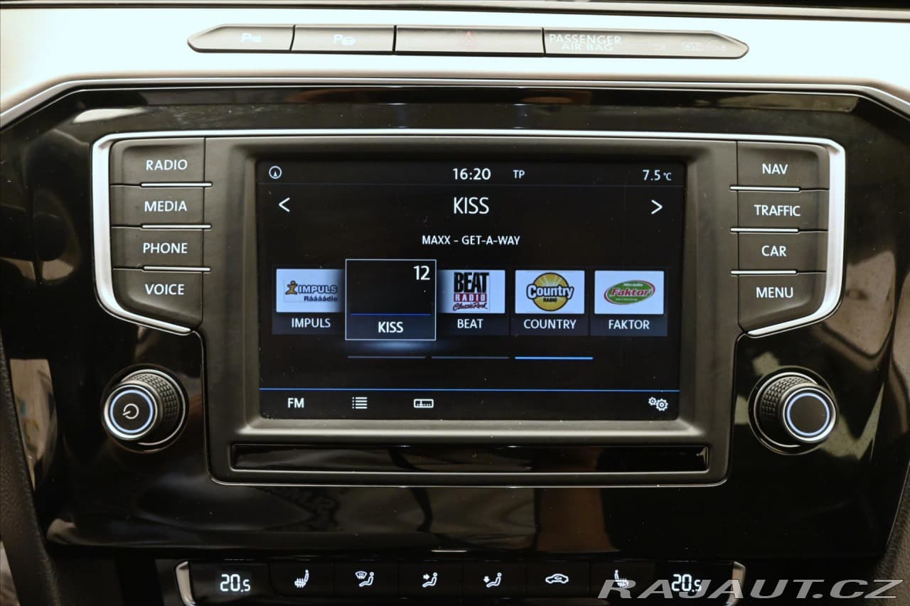 2017 Volkswagen Passat - 19