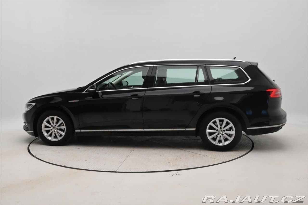 2017 Volkswagen Passat - 8