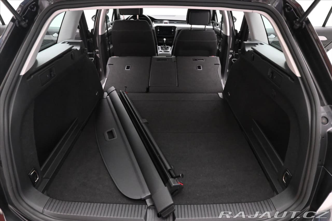 2022 Volkswagen Passat - 11