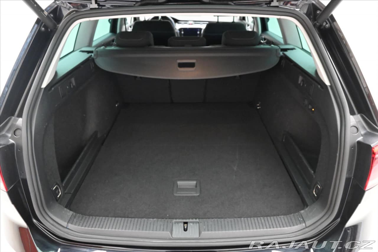 2023 Volkswagen Passat - 10