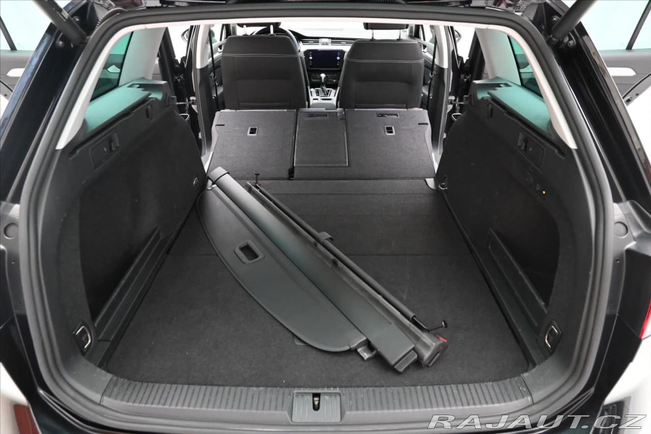 2023 Volkswagen Passat - 11