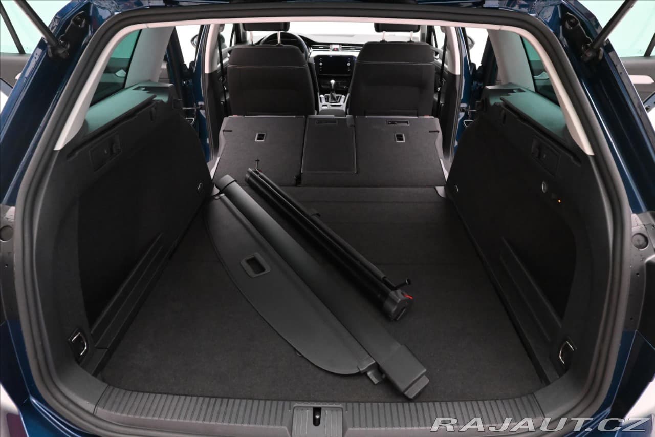 2022 Volkswagen Passat - 11