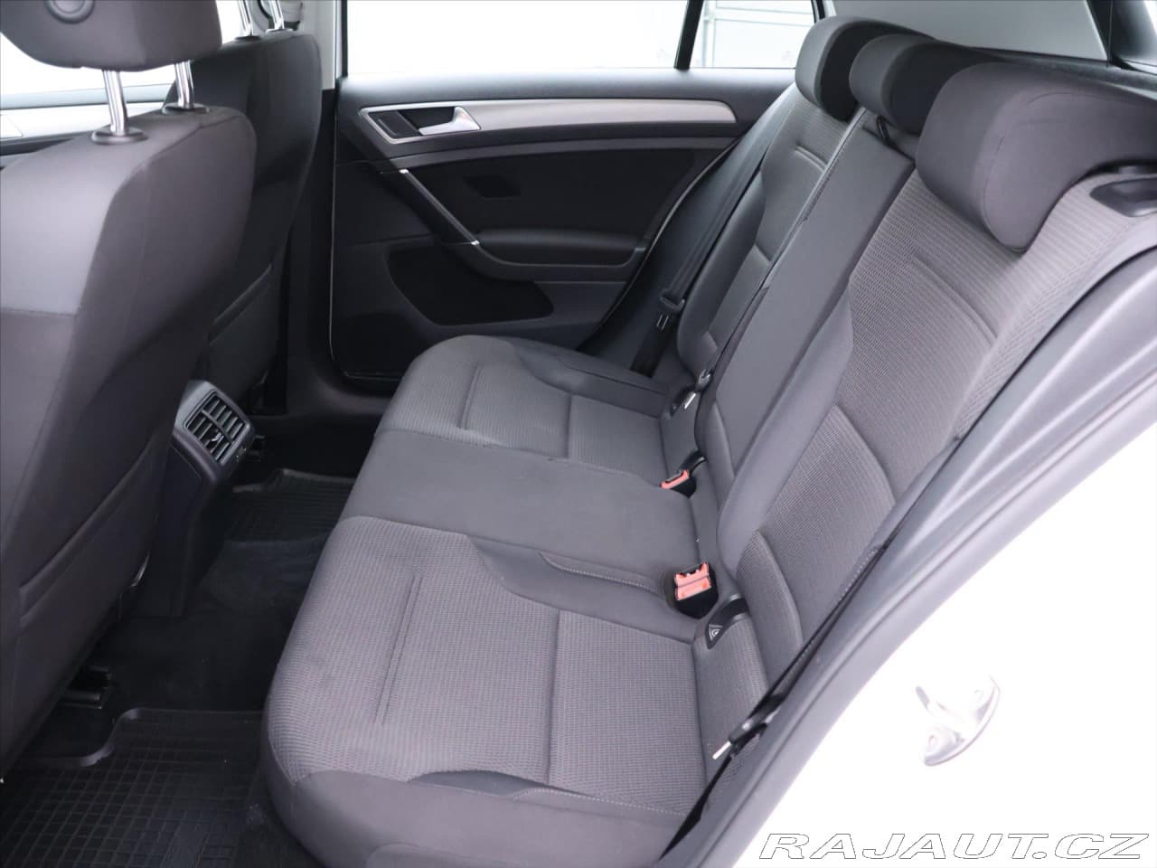 2017 Volkswagen Golf - 16