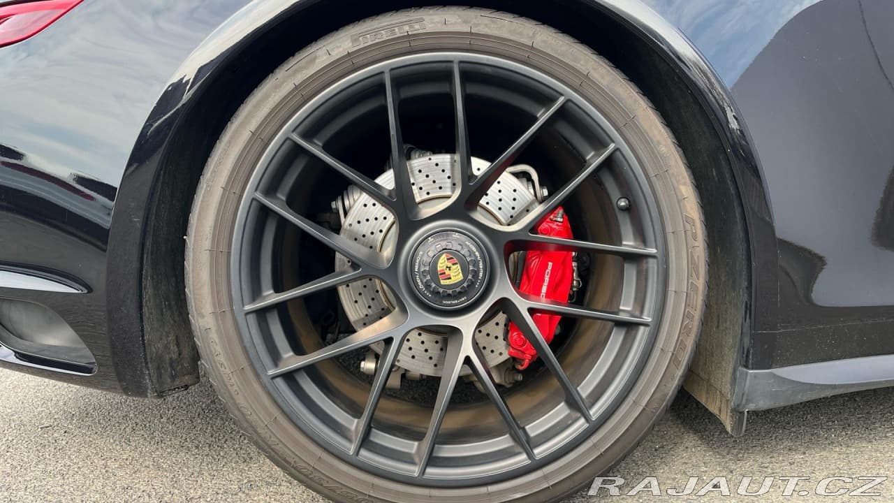 2017 Porsche 911 - 11