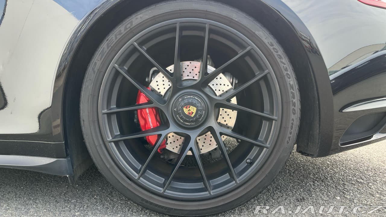 2017 Porsche 911 - 12