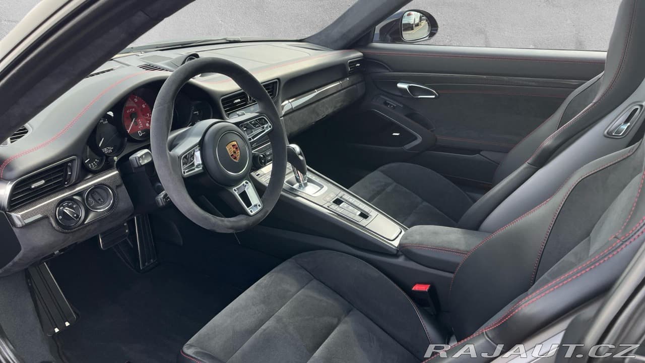 2017 Porsche 911 - 15