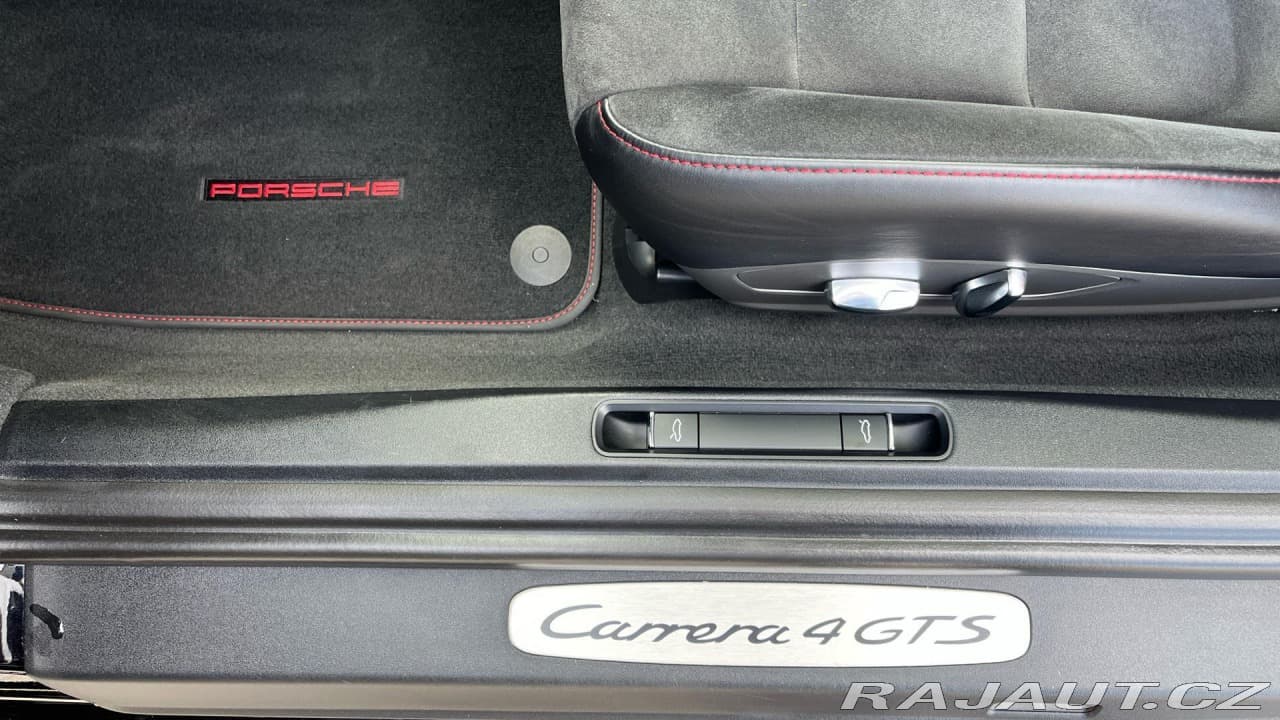 2017 Porsche 911 - 19