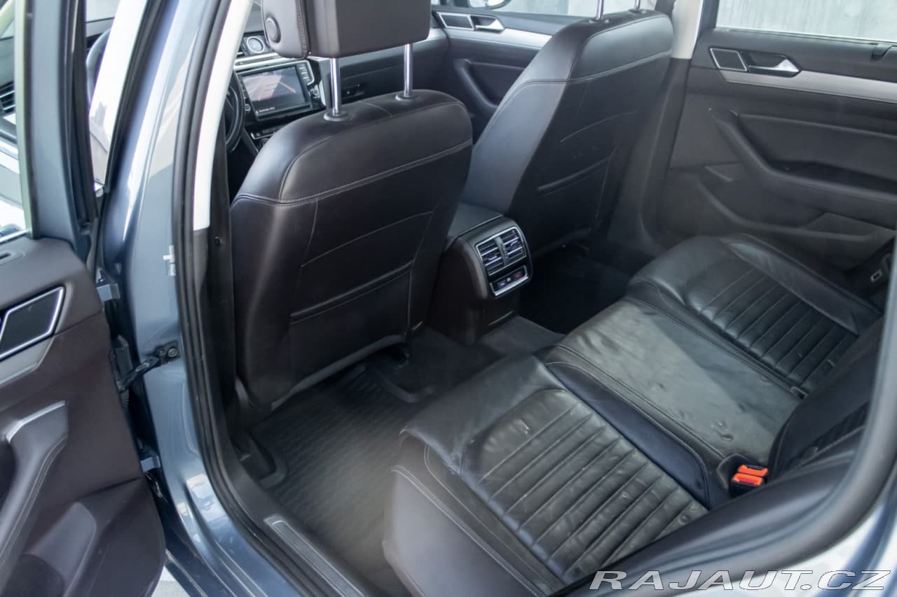 2015 Volkswagen Passat - 14