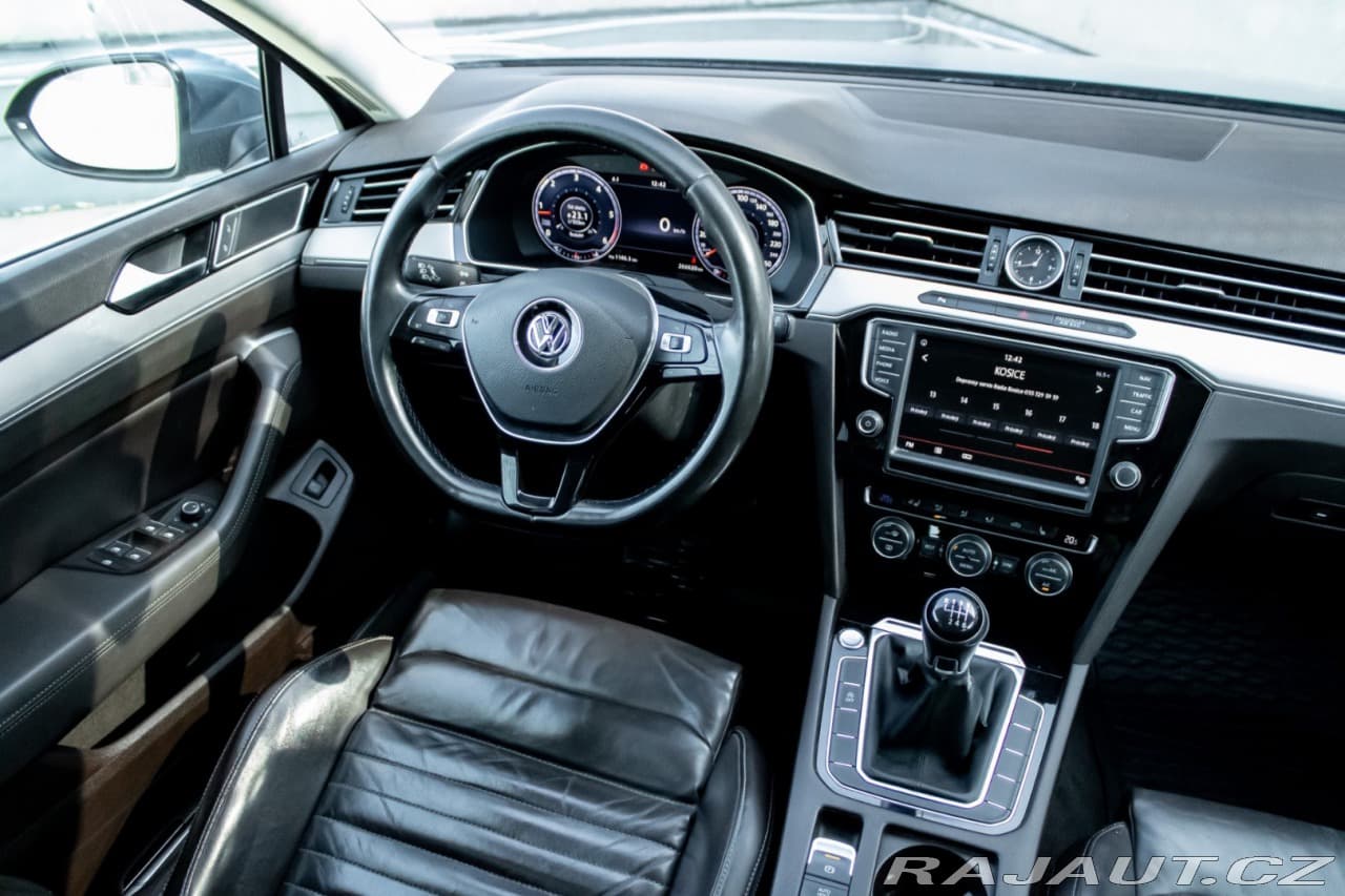 2015 Volkswagen Passat - 18