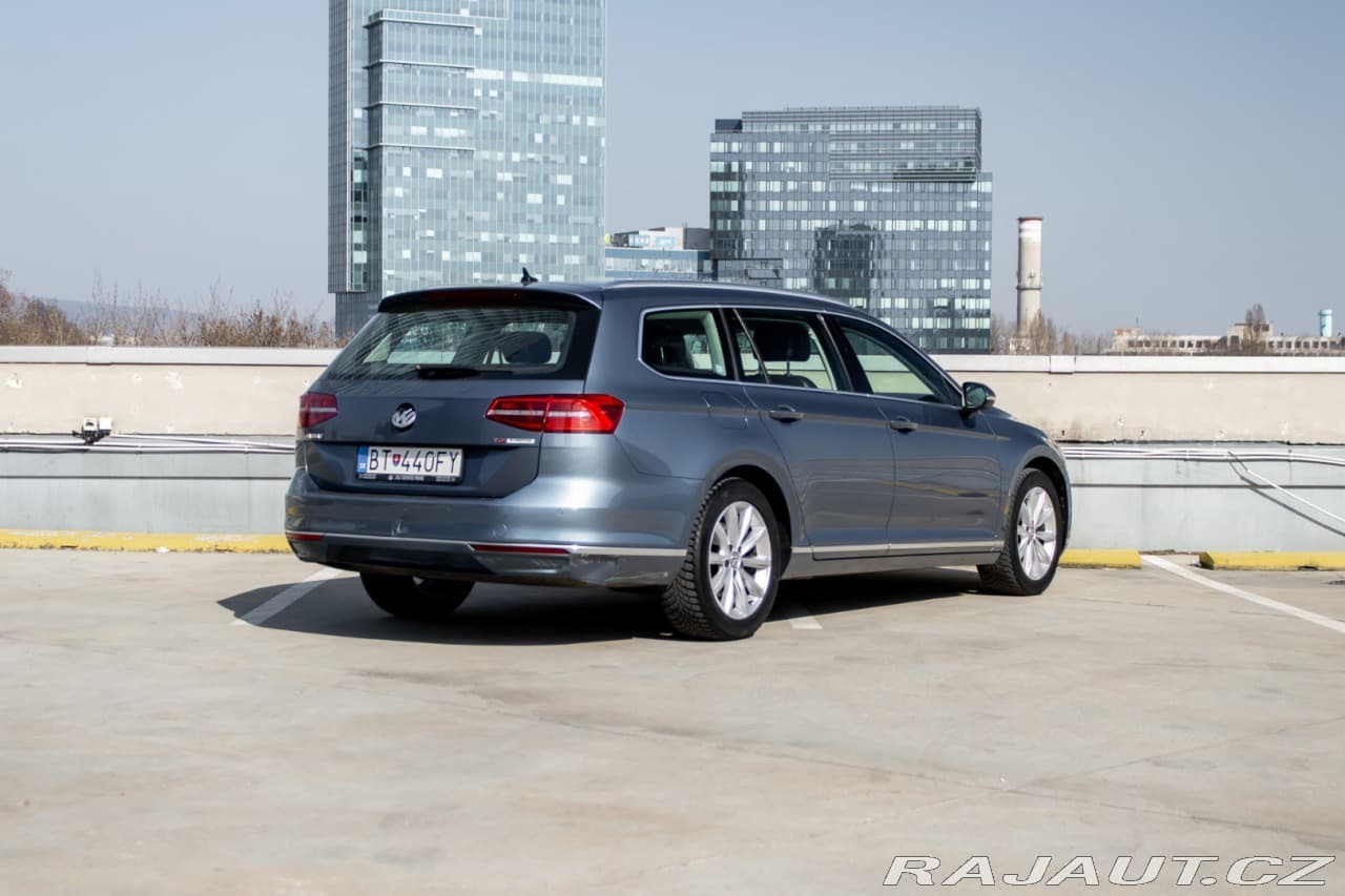 2015 Volkswagen Passat - 8