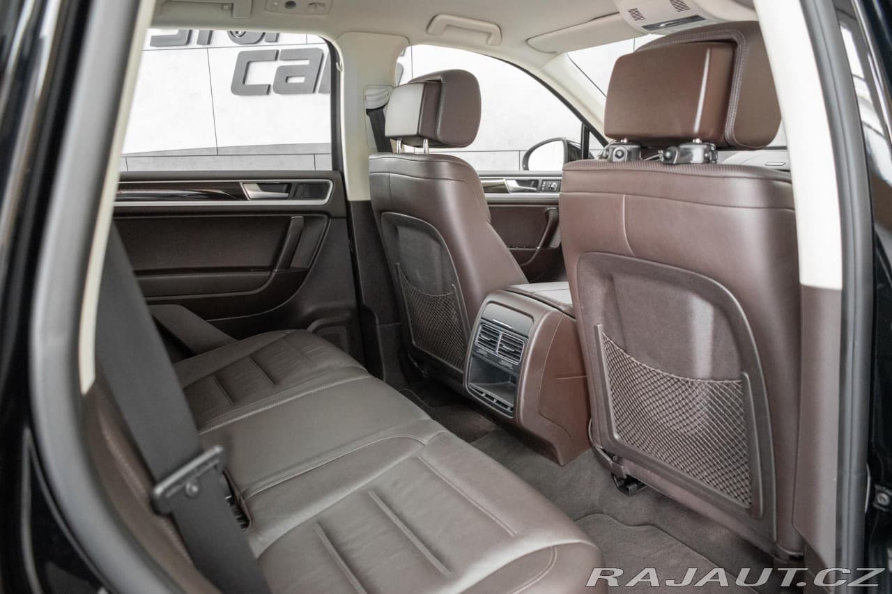 2015 Volkswagen Touareg - 15