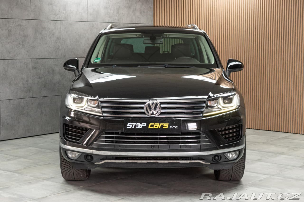2015 Volkswagen Touareg - 2
