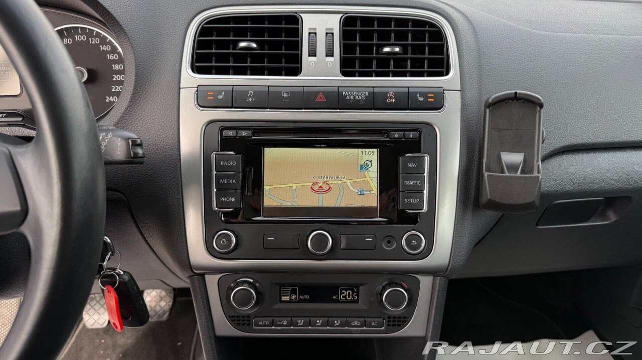 2014 Volkswagen Polo - 14