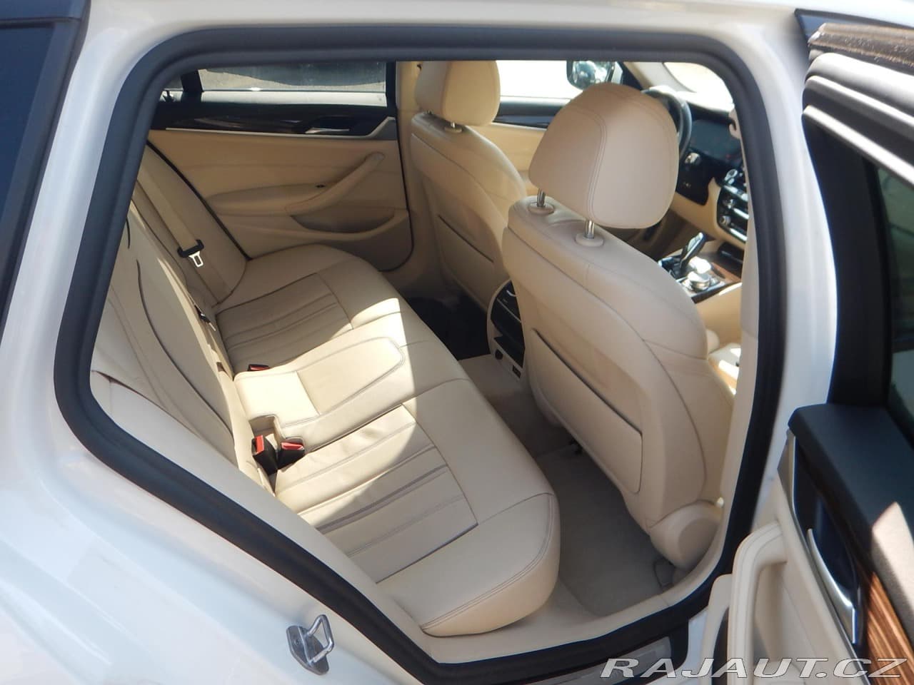 2019 BMW 5-Series - 12