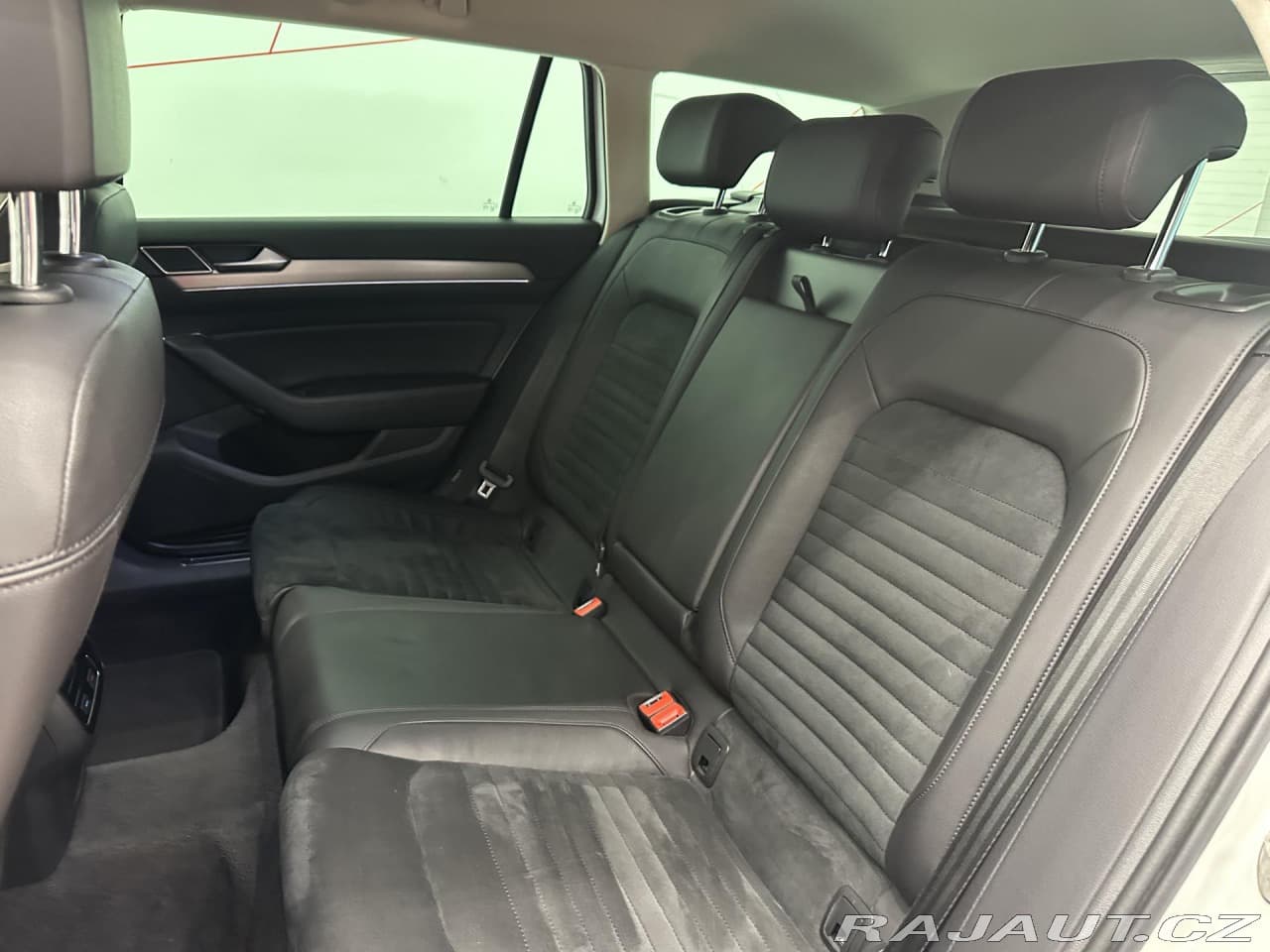 2019 Volkswagen Passat - 11