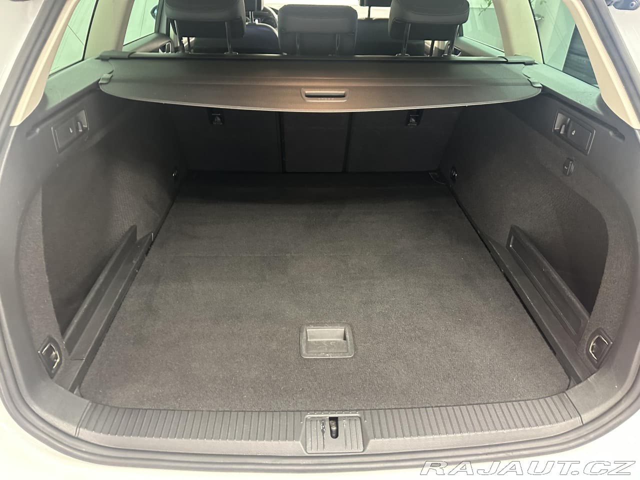 2019 Volkswagen Passat - 15