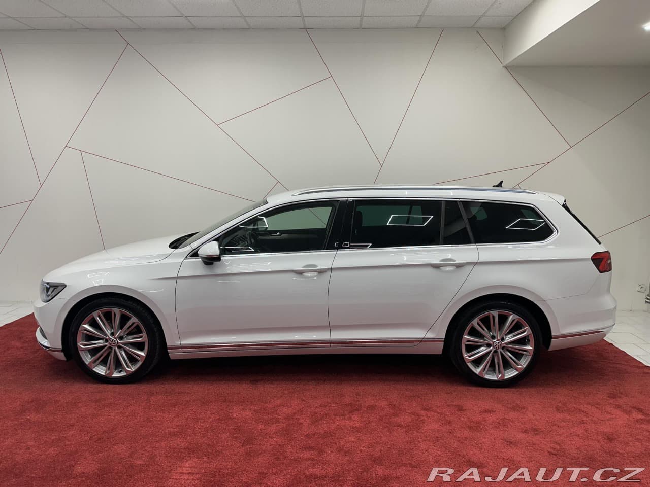 2019 Volkswagen Passat - 2