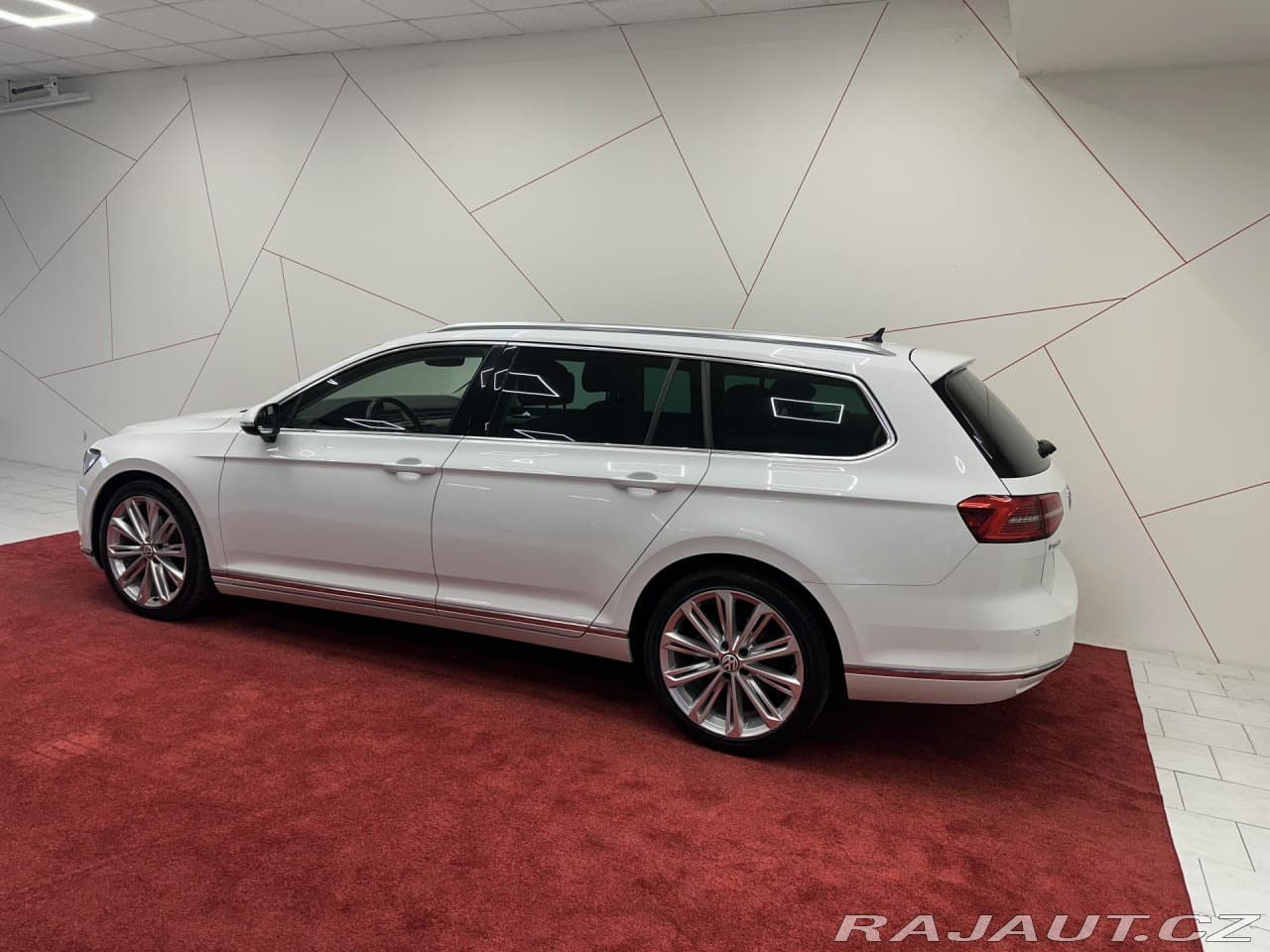 2019 Volkswagen Passat - 3