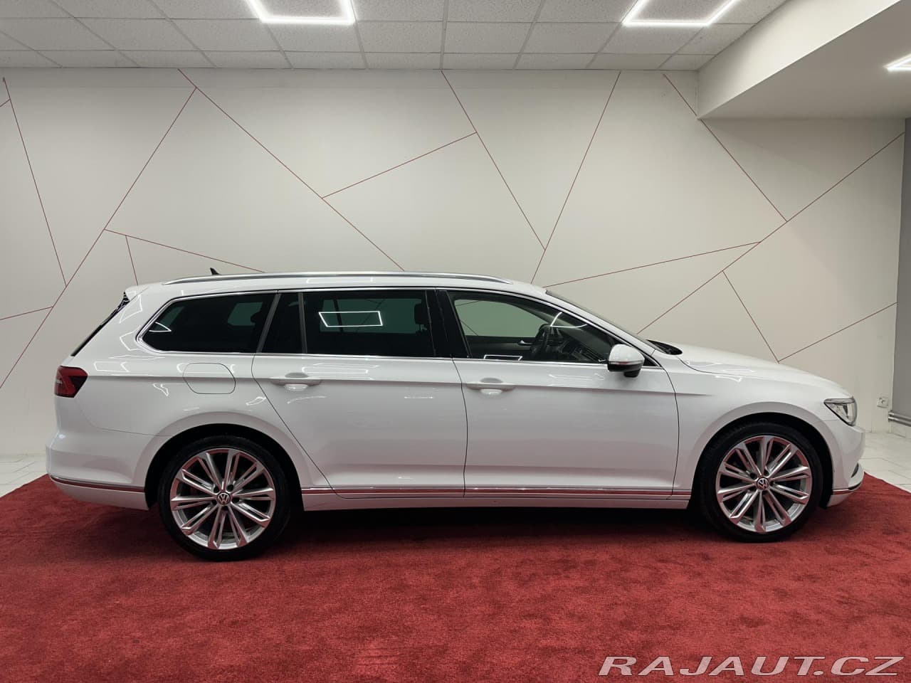 2019 Volkswagen Passat - 5
