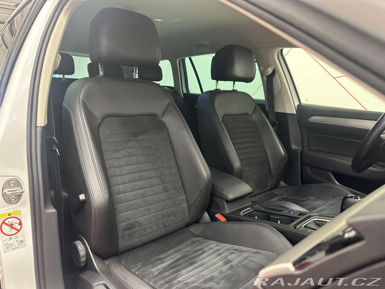 2019 Volkswagen Passat - 9